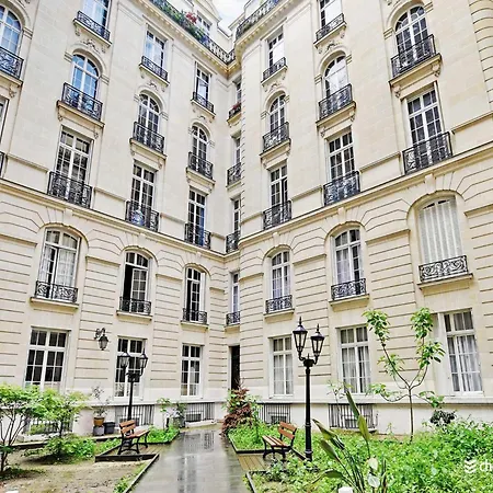 Appartamento A Cocoon Just A Stone's Throw From The Arc De Triomphe Parigi